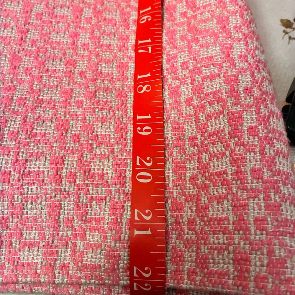 Calvin Klein Pink Tweed Suit with pencil skirt (Blazer=6, Skirt =4) - Picture 13 of 13